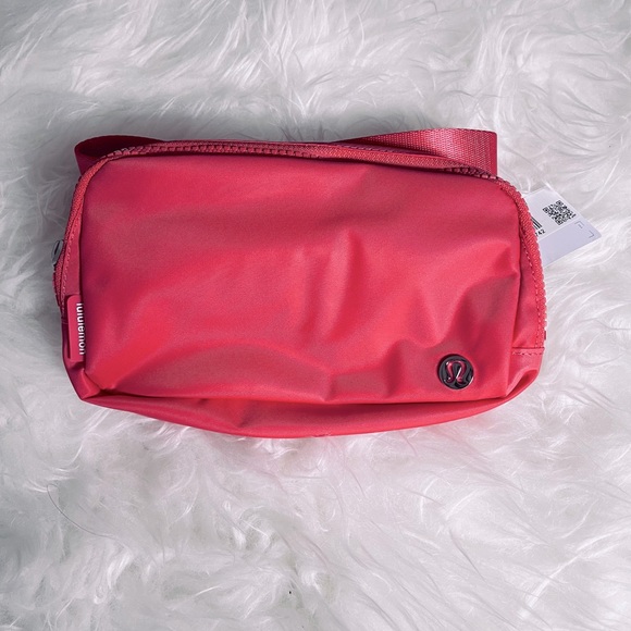 NWT 👛 Lululemon Everywhere Belt Bag in Pale Raspberry colour 👛 - Picture 5 of 5